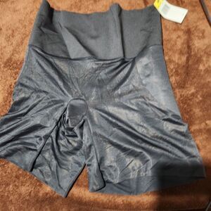 Maidenform Womens Shapewear Size Medium Black Lift Technology